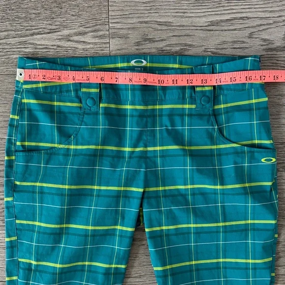 🌼OAKLEY🌼 Golf Palm Plaid Capri Pants, Size 12 - Picture 3 of 9